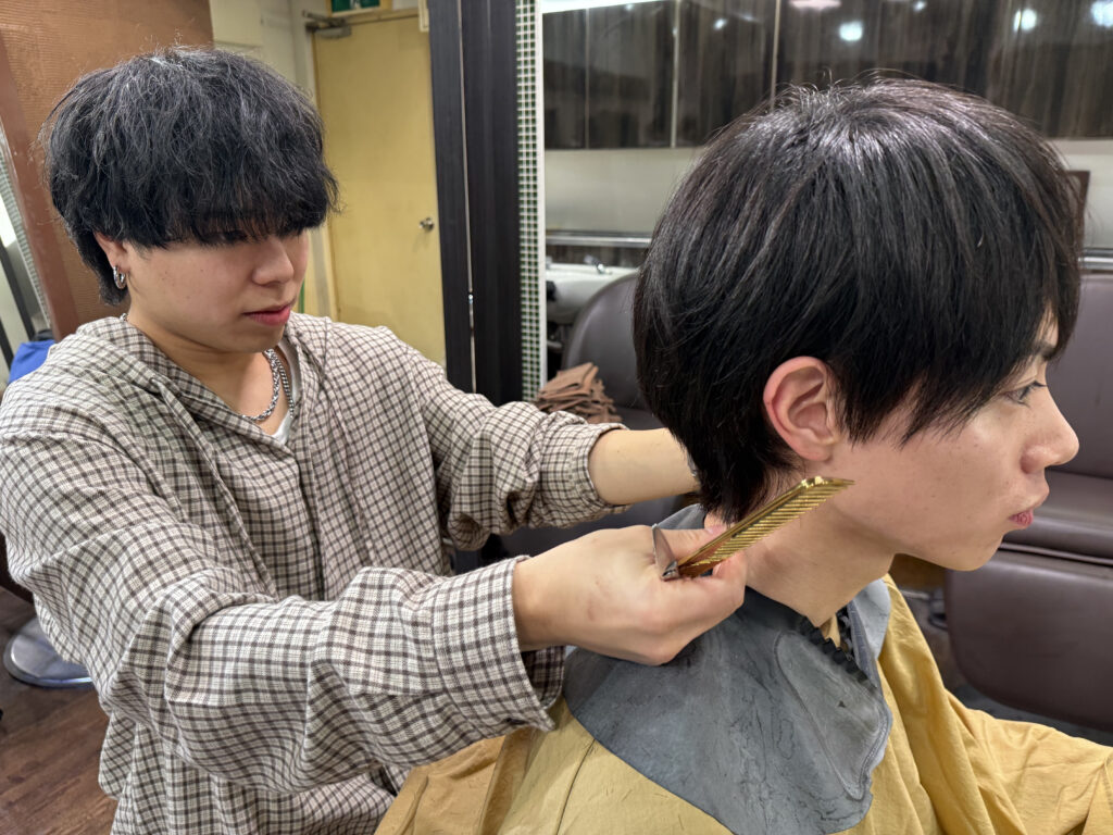 メンズサロンOZONでの施術の様子